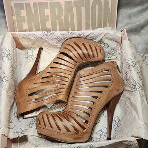 BCBG Generation Eddah Stilleto Heels Tobacco Waxy size 8